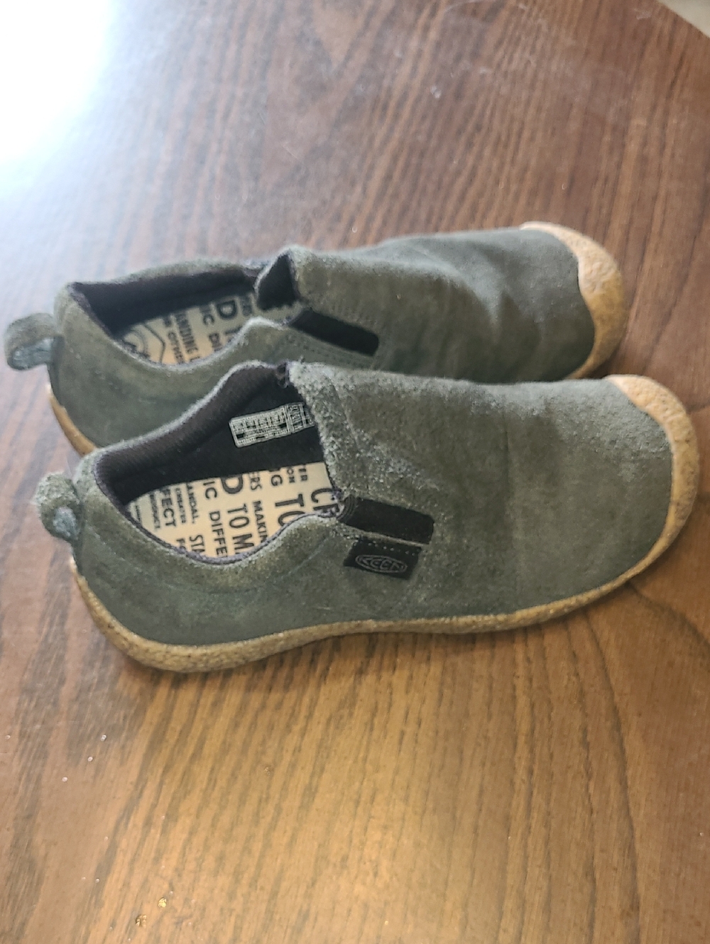 KEEN Womens Gray Suede Slip-On Shoes Size 7